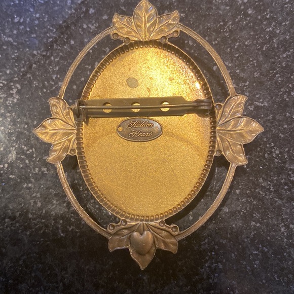 Stunning Vintage Hidden Heart Brooch Pin - Picture 2 of 3